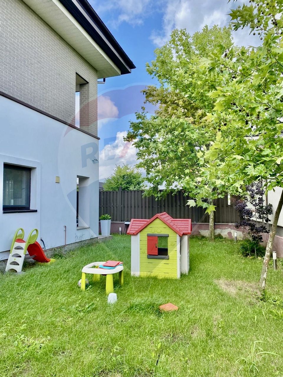 Vilă de Lux de Vânzare în Complexul Rezidențial Oxford Gardens