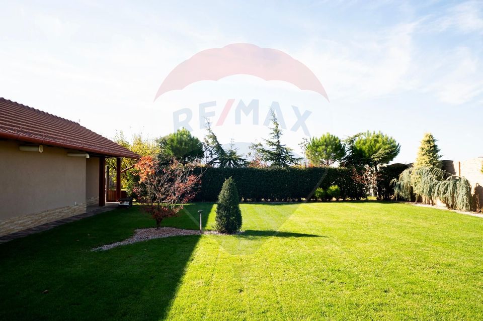 Casă impresionanta cu teren 2700mp garaj 2 masini si terasa-Madaras