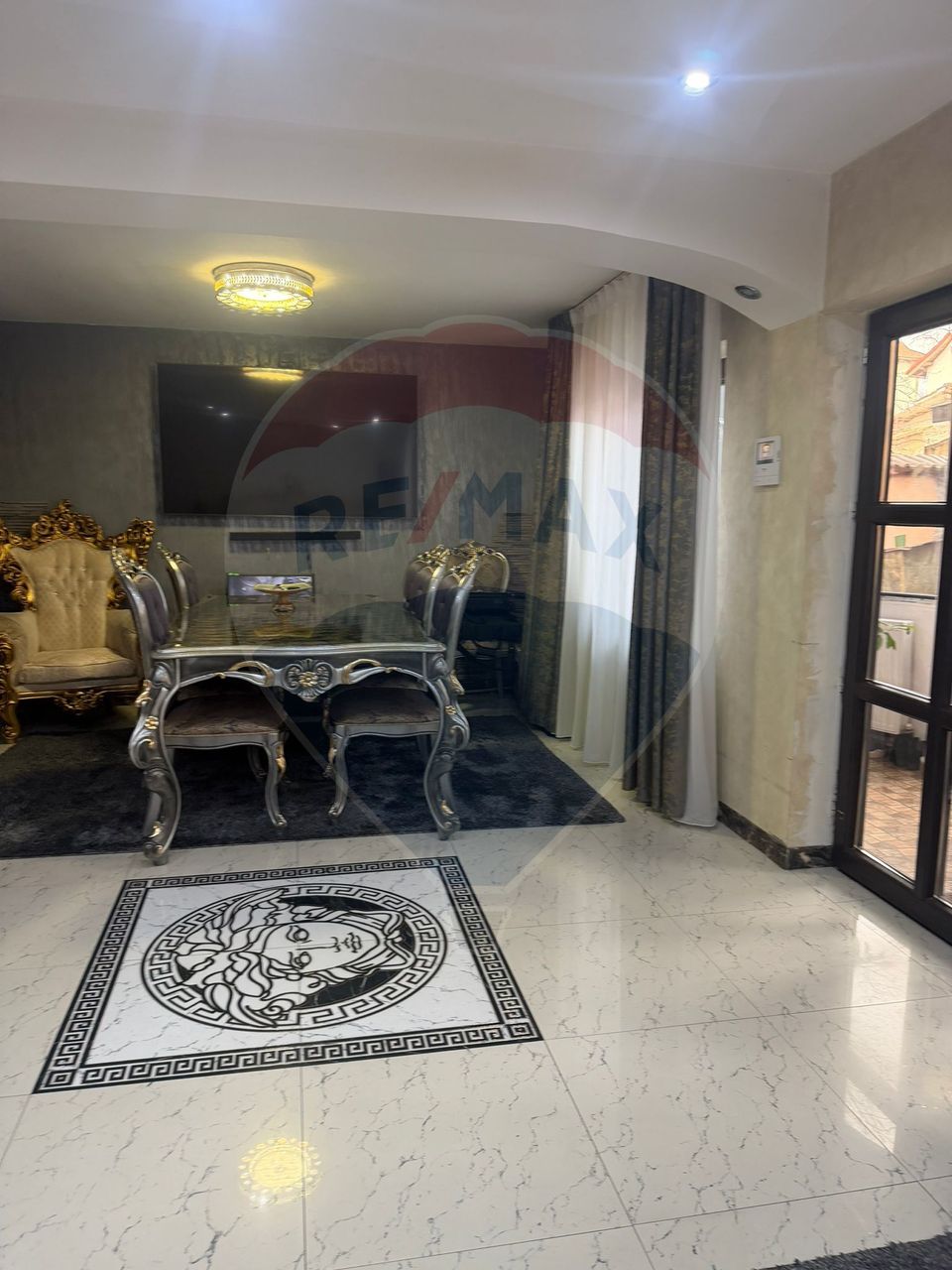 5 room House / Villa for sale, 1 Mai area