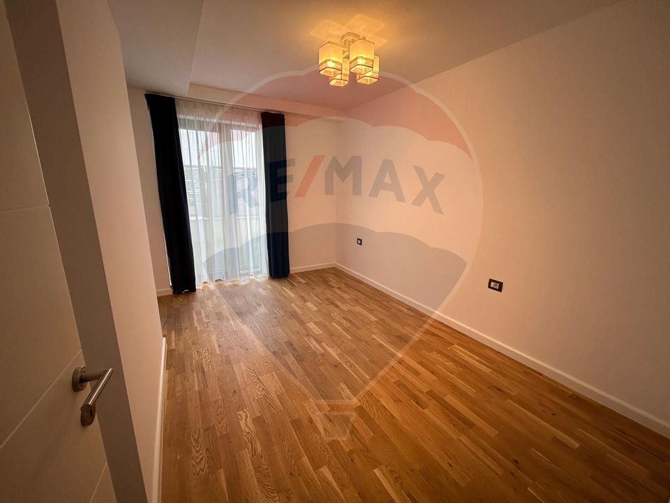 De vanzare/Inchiriere Apartament 3 cam + curte+loc de parcare Straules