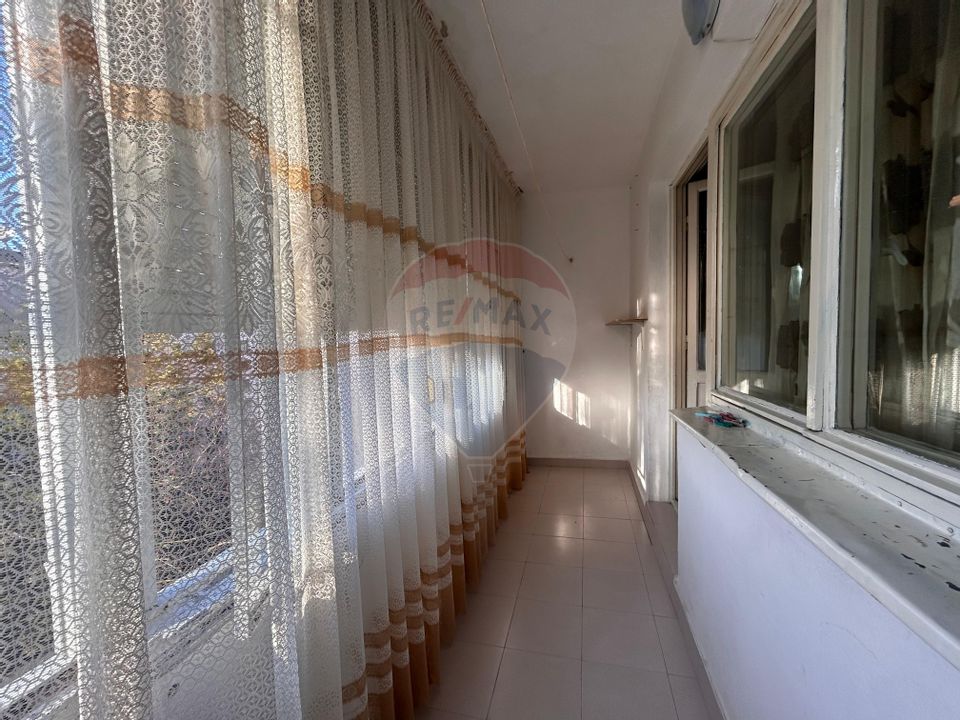 Apartament cu 3 camere de închiriat în zona Valea Rosie