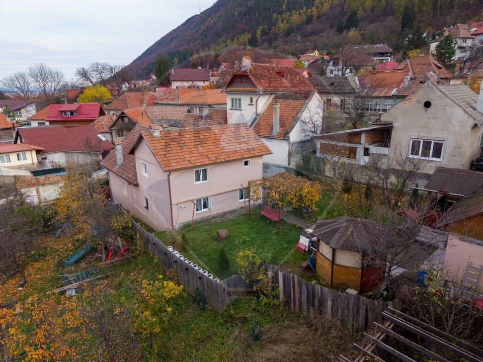 Casă cu 5 camere si curte, de vânzare, zona Centrul Istoric!