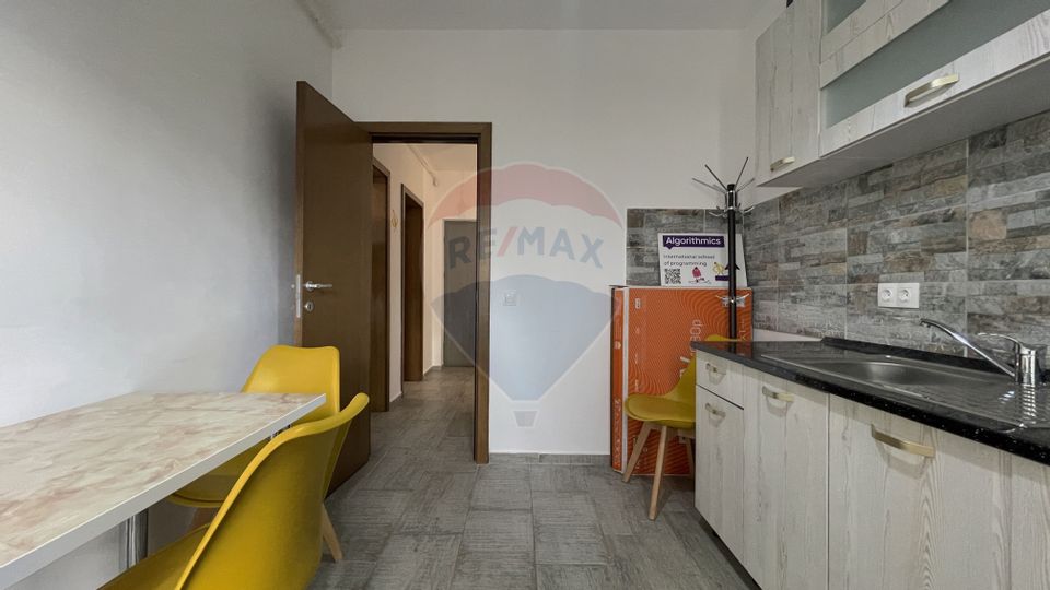 Apartament 2 camere de închiriat la parter, zona Tractorul