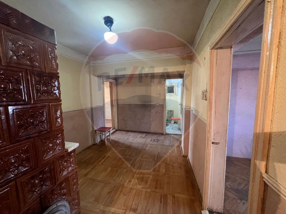 Apartament cu 4 camere de vânzare în zona Central