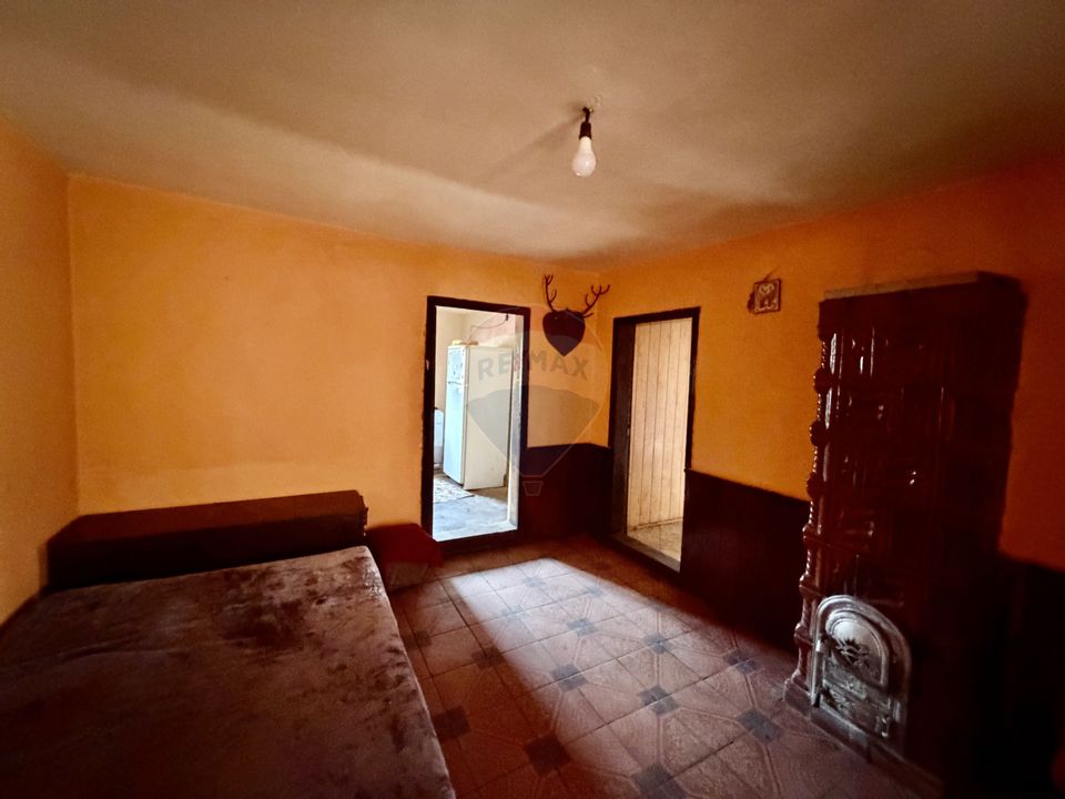 Casă cu 4 camere si teren 7727 mp Blidari