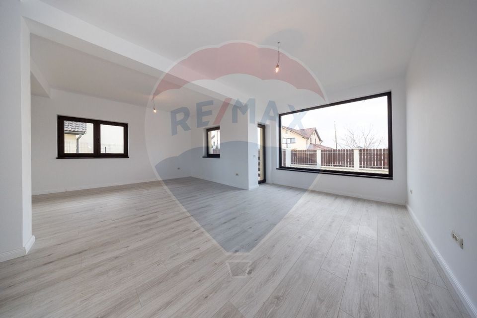 4 room House / Villa for sale