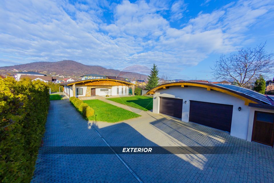 DE VANZARE Casa de Familie cu Piscina si Mult Spatiu Exterior