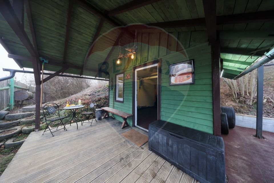 Ansamblu rezidențial cu casă principală și anexe, teren 1.487 mp