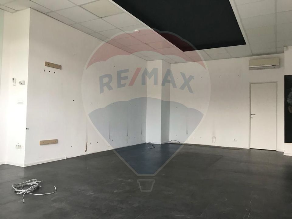 57sq.m Commercial Space for rent, Ultracentral area
