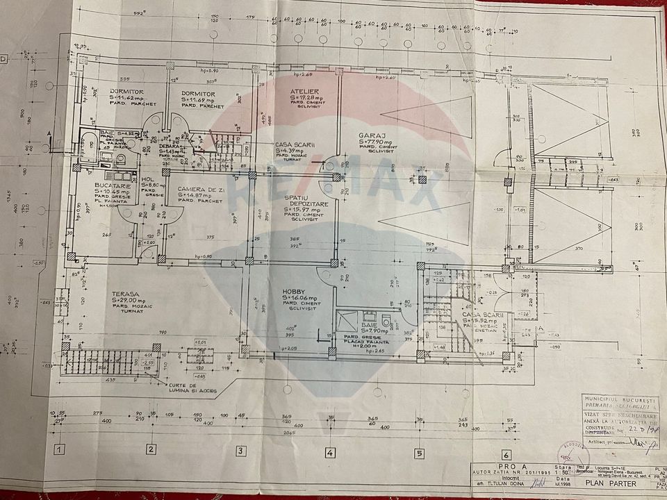 Casă / Vilă, și service cu spații de birouri, de vânzare în sector 4
