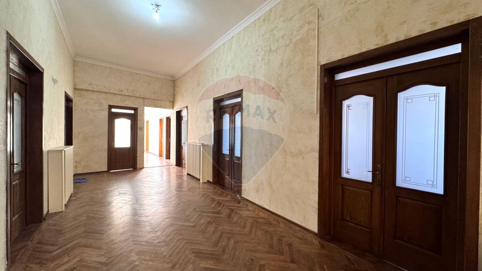 Vila de vanzare in zona peninsulara Constanta