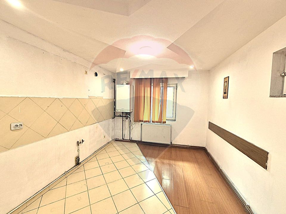 6 room House / Villa for sale, Serbanesti area