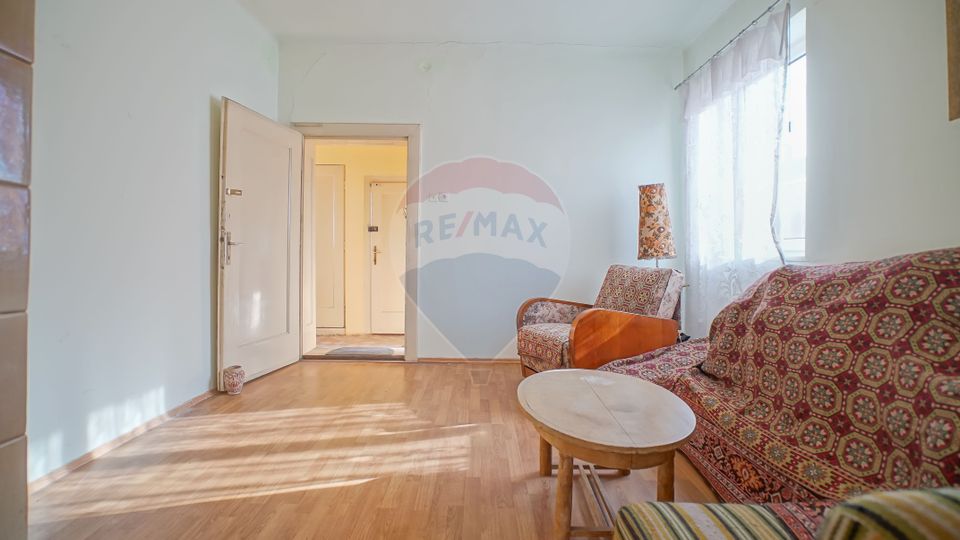 Apartament in vila, de vanzare, în zona Aurel Vlaicu