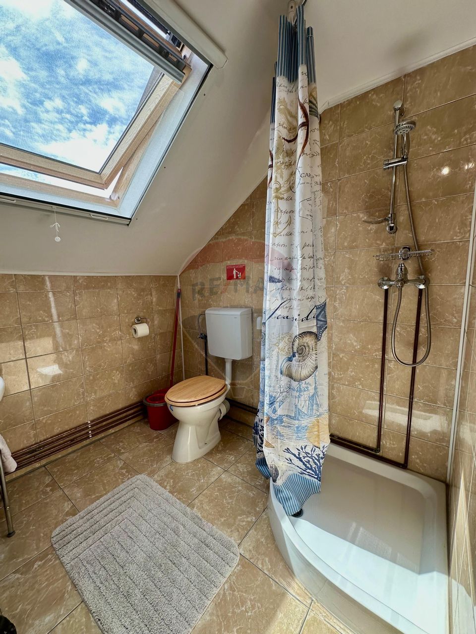 6 room House / Villa for sale