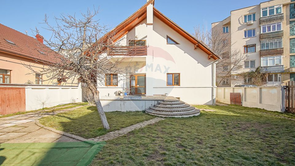 9 room House / Villa for rent, Centrul Civic area