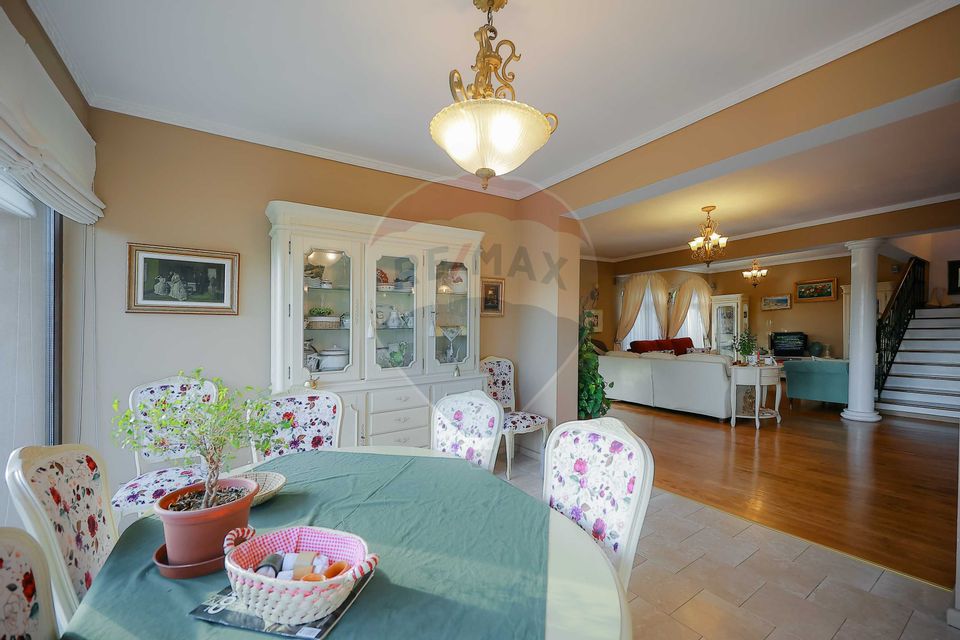 Casă / Vilă cu 5 camere de vânzare în zona Dealuri Oradea