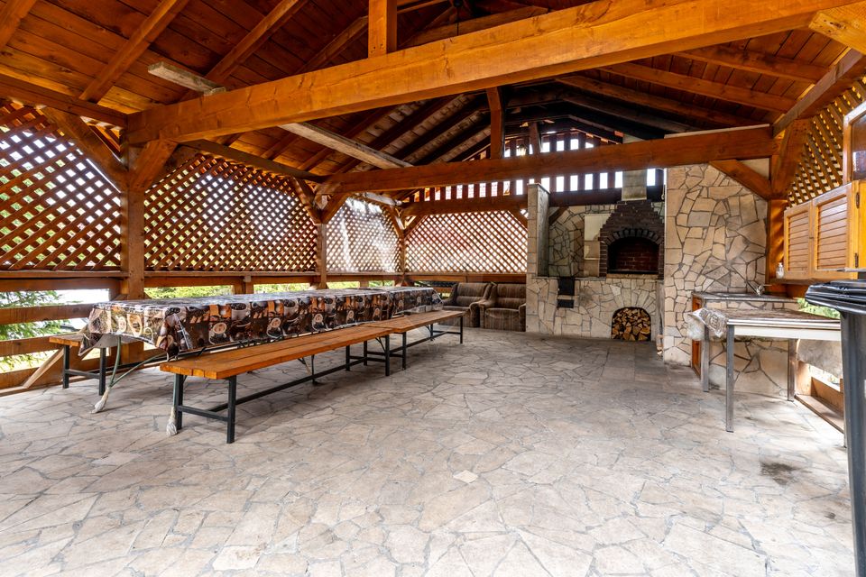 Cabana cu 7 camere de vânzare, 387 mp util, 1300 mp teren!
