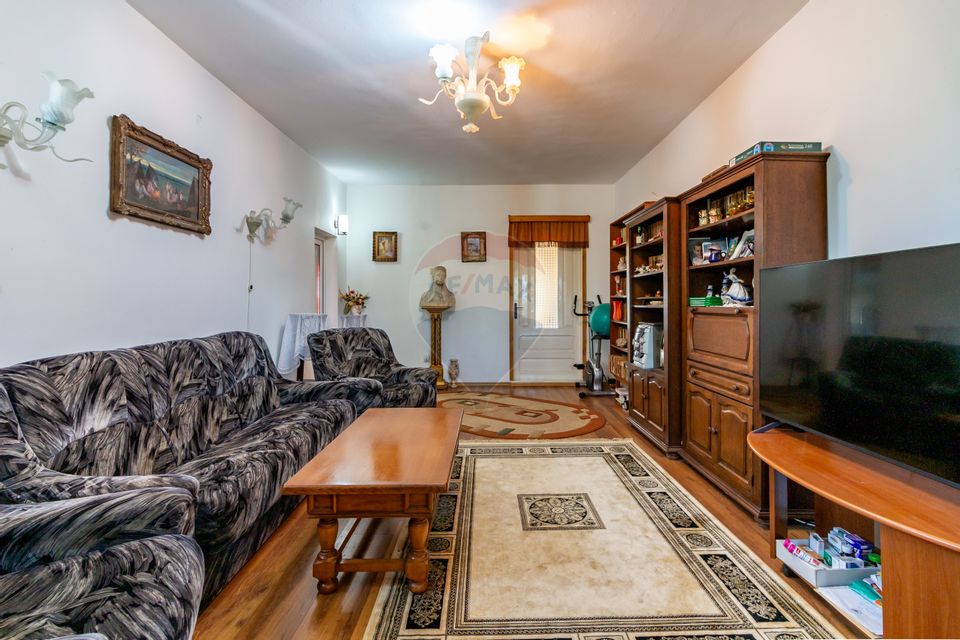 Casa+Laborator+ Teren 12.700 mp + casa de vacanta - Bolintin Vale