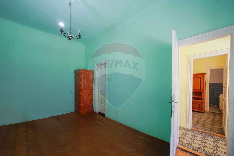 Apartament cu 3 camere de vânzare în zona Ultracentral