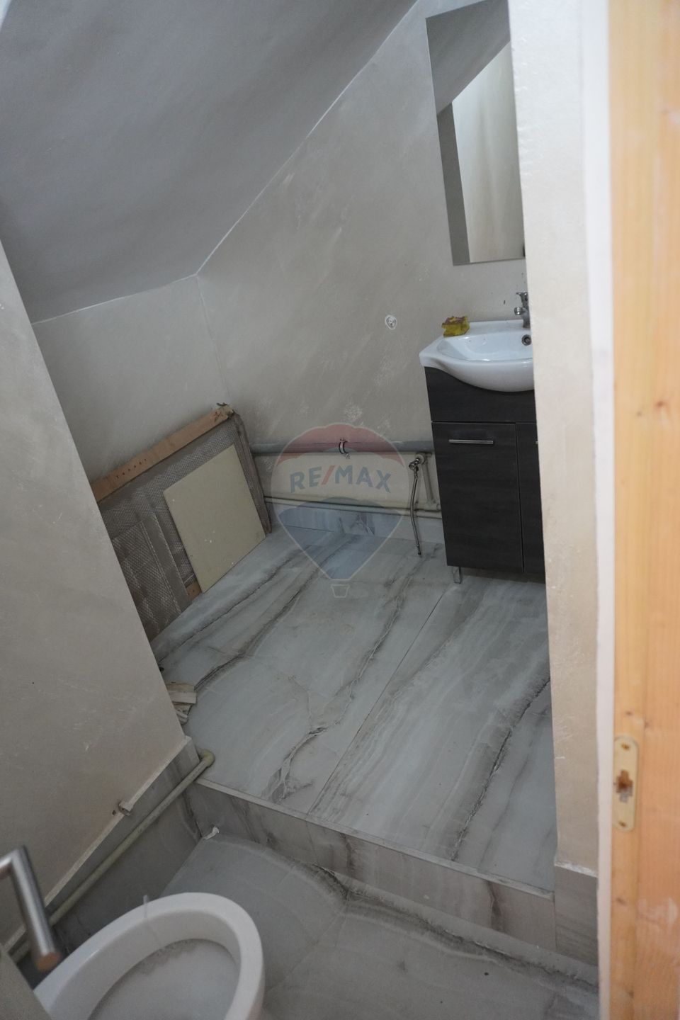 65sq.m Commercial Space for rent, Central area