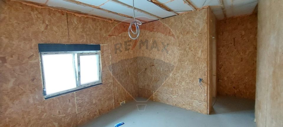 Casă / Vilă cu 3 camere de vânzare cu livada