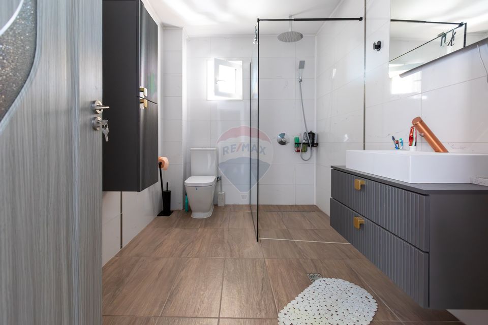 5 room House / Villa for sale