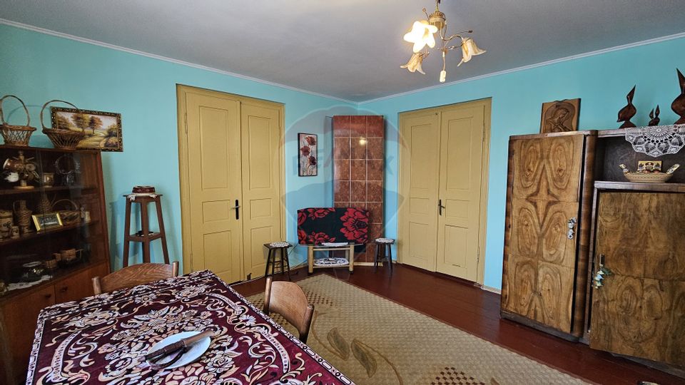 Casă / Vilă cu 3 camere de vânzare-Cacica-Suceava