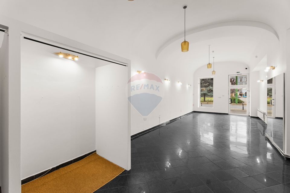 80sq.m Commercial Space for rent, Central area