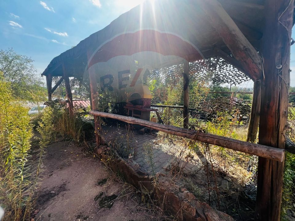 Casă P+E+M cu spălătorie auto și restaurant la DN 7 în LIPOVA