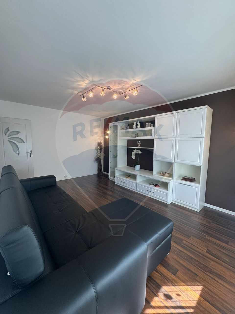 Doua decomandate str. Gen. Magheru, etc.3/4, mobilat și utilat