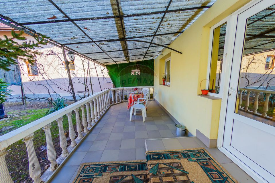 DE VANZARE Proprietate  în Țicău – douǎ case cu livadă și gospodărie