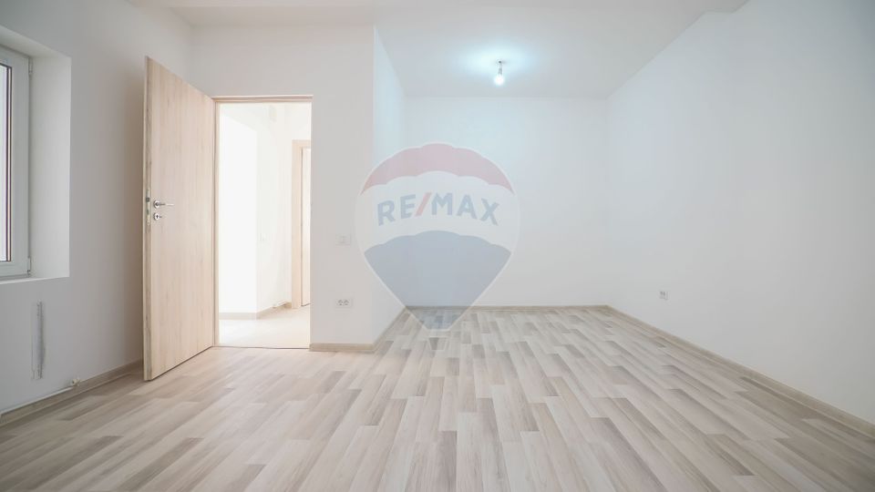 Casa renovată, cu garaj si teren de 679 mp, Scheii Brașovului