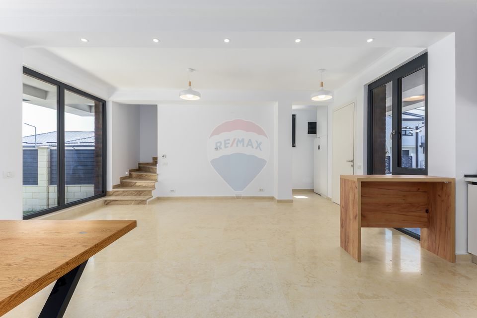 Vânzare Vilă cu 5 camere, curte si parcare de vânzare in TUNARI