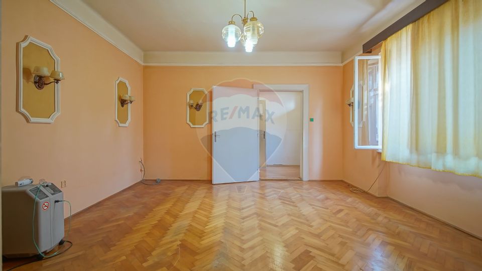 5 room House / Villa for sale