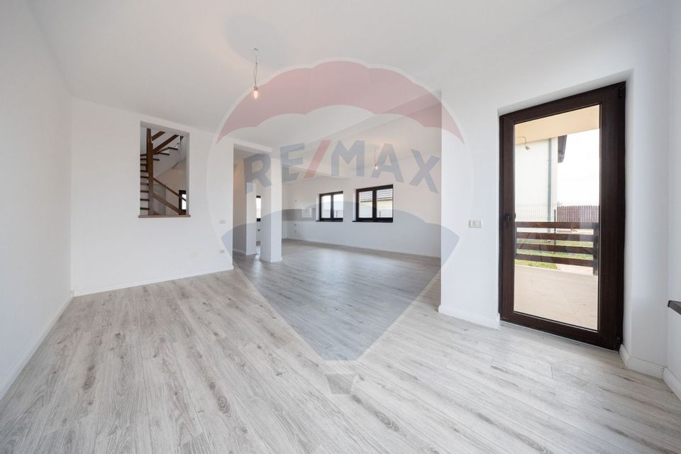 4 room House / Villa for sale