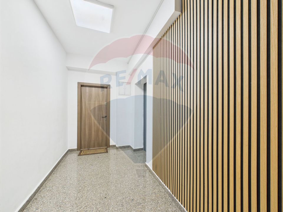 Apartament spatios 4 camere | 122 mp | Damaroaia