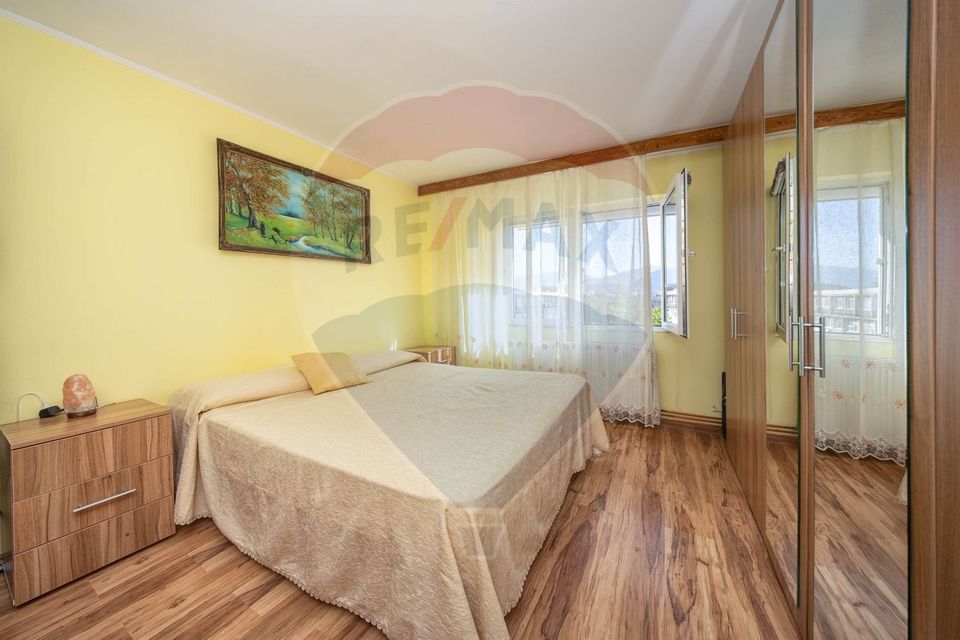 Apartament spațios cu două camere, decomandat