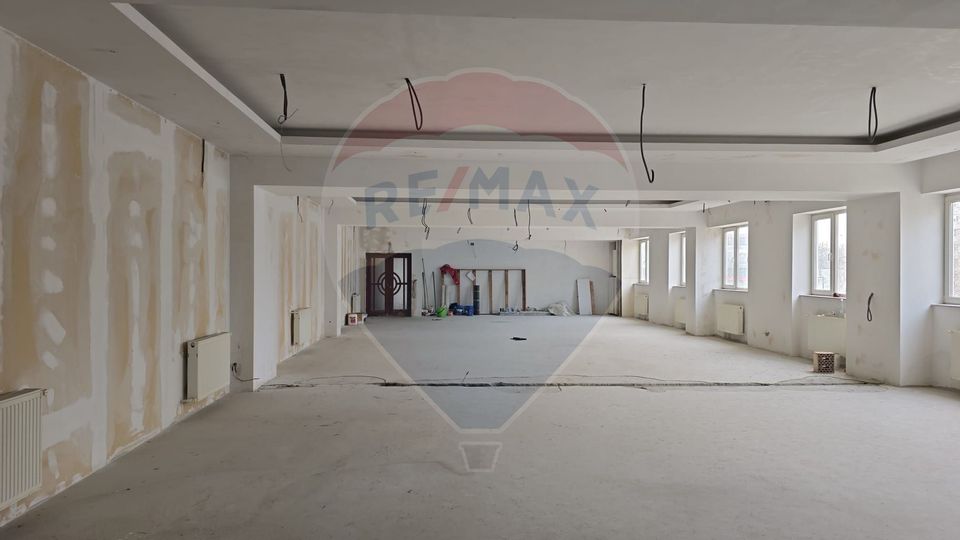 Spațiu Industrial & Comercial – 11735 mp, Hala 2900 mp, Birouri 727 mp