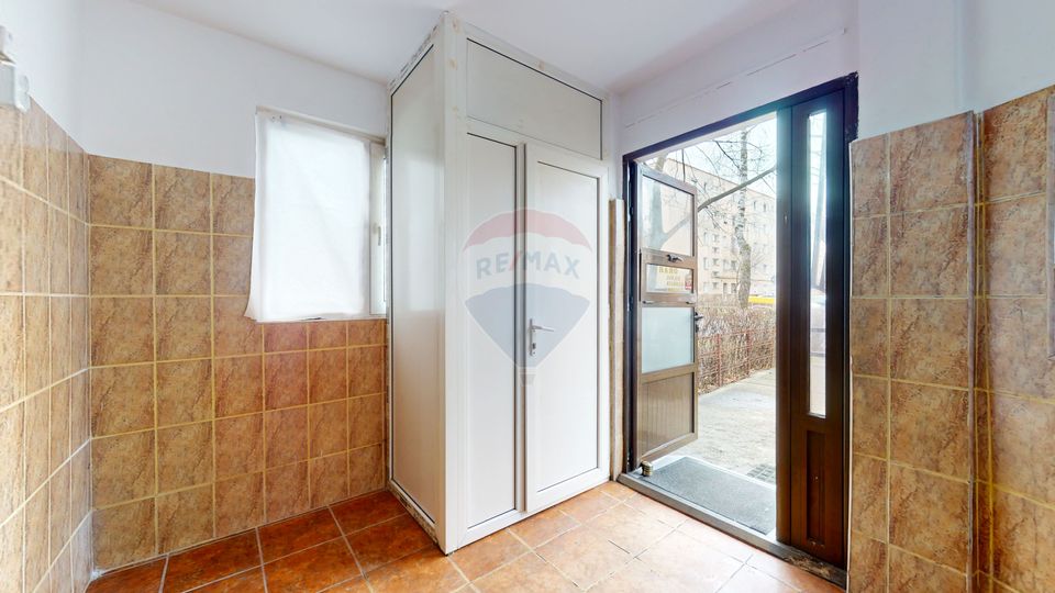 18sq.m Commercial Space for rent, Florilor area