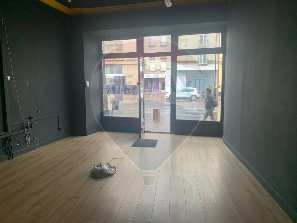 84sq.m Commercial Space for rent, Ultracentral area