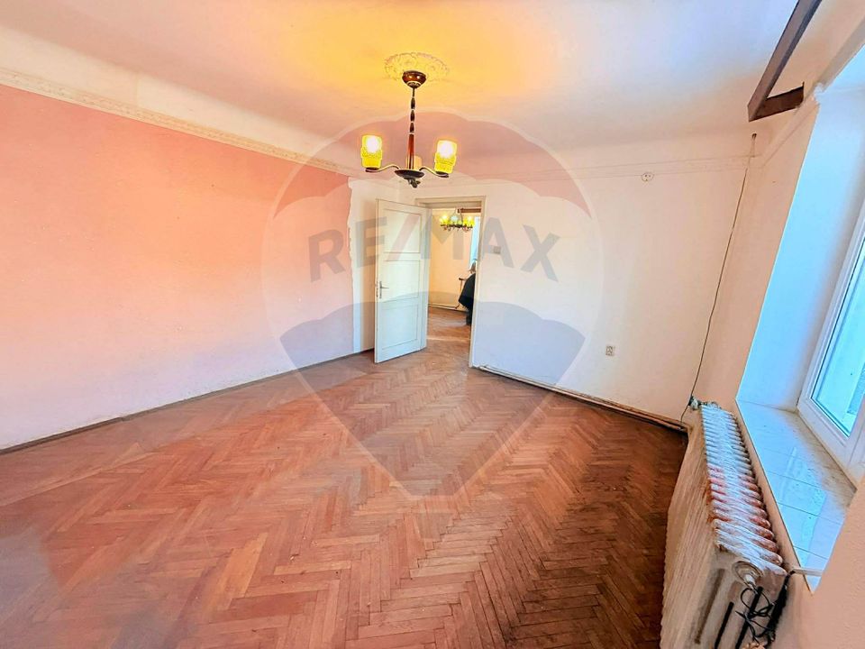 Casă de vanzare cu curte | 4 camere | Zona Gorjului | Teren generos