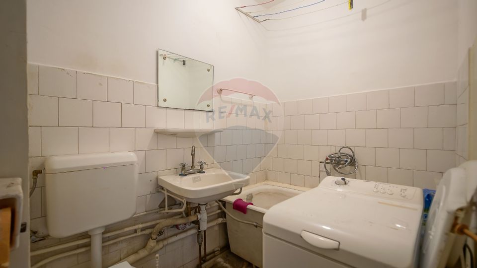 REZERVAT | Garsonieră decomandată | Zona Tractorul | De renovat