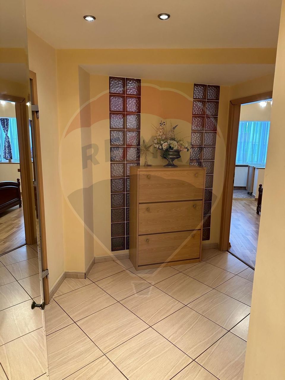 DE INCHIRIAT Apartament cu 4 camere în zona Scriitorilor