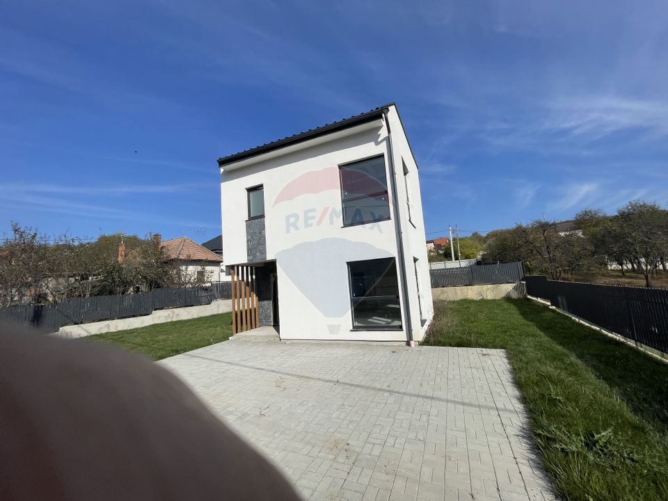 Duplex luminos și spațios, în zonă liniștită