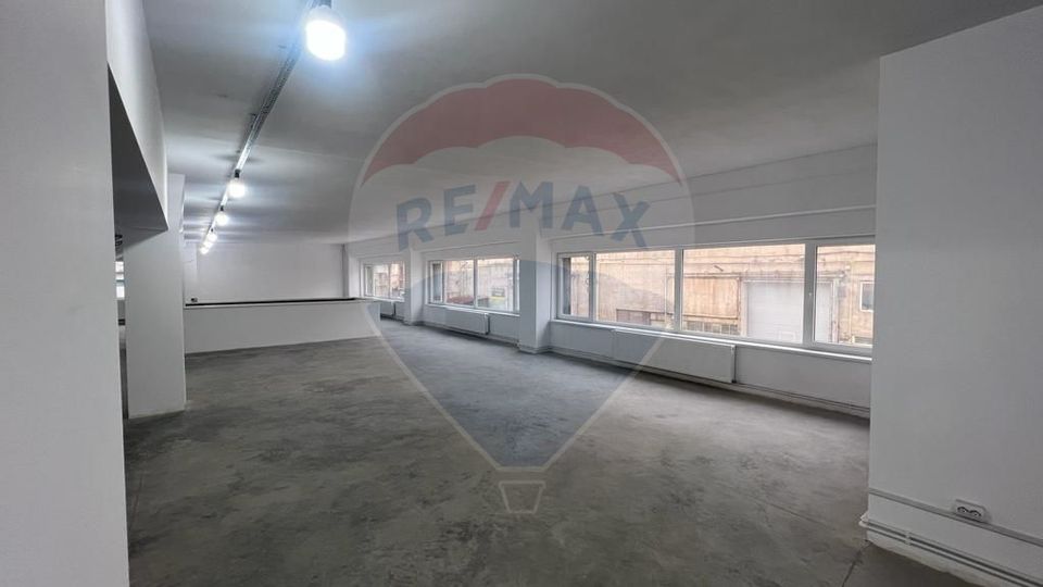 Spatiu comercial de 990mp de inchiriat