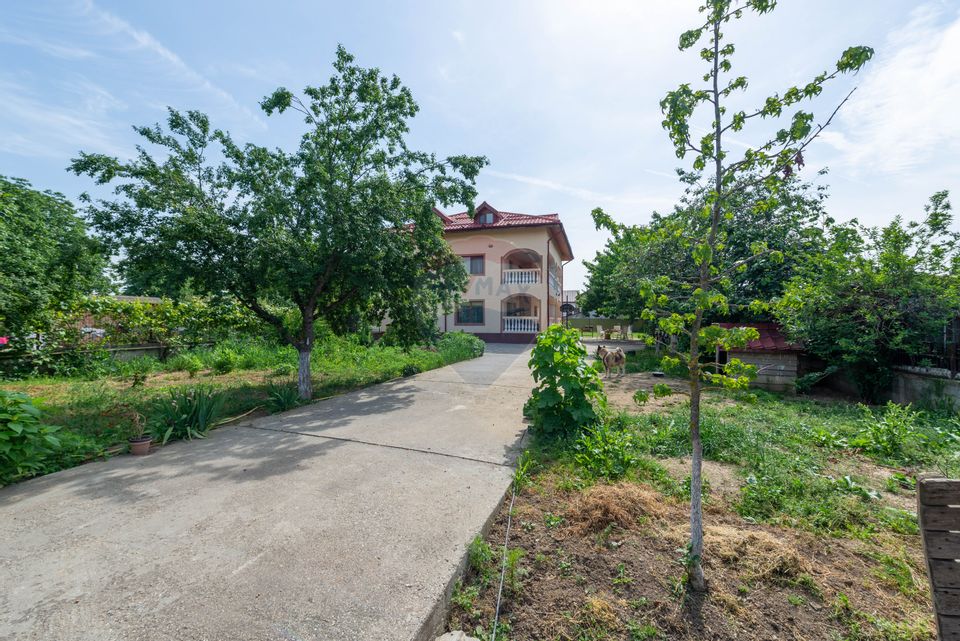 Casa - Vila de vanzare, 10 camere, teren 1800mp, Bacu, Joita