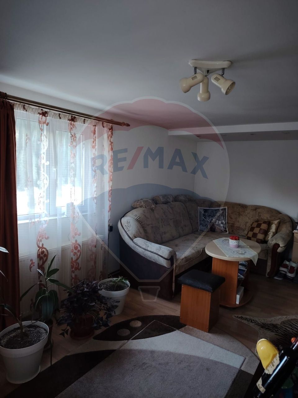 Case cu 7 camere de vânzare în comuna Panaci, sat Drăgoiasa.