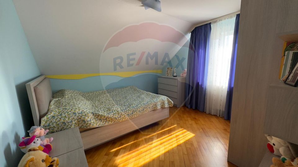 De vânzare 2 Corpuri de Casa si Teren 1388 mp in Geamăna, Bradu