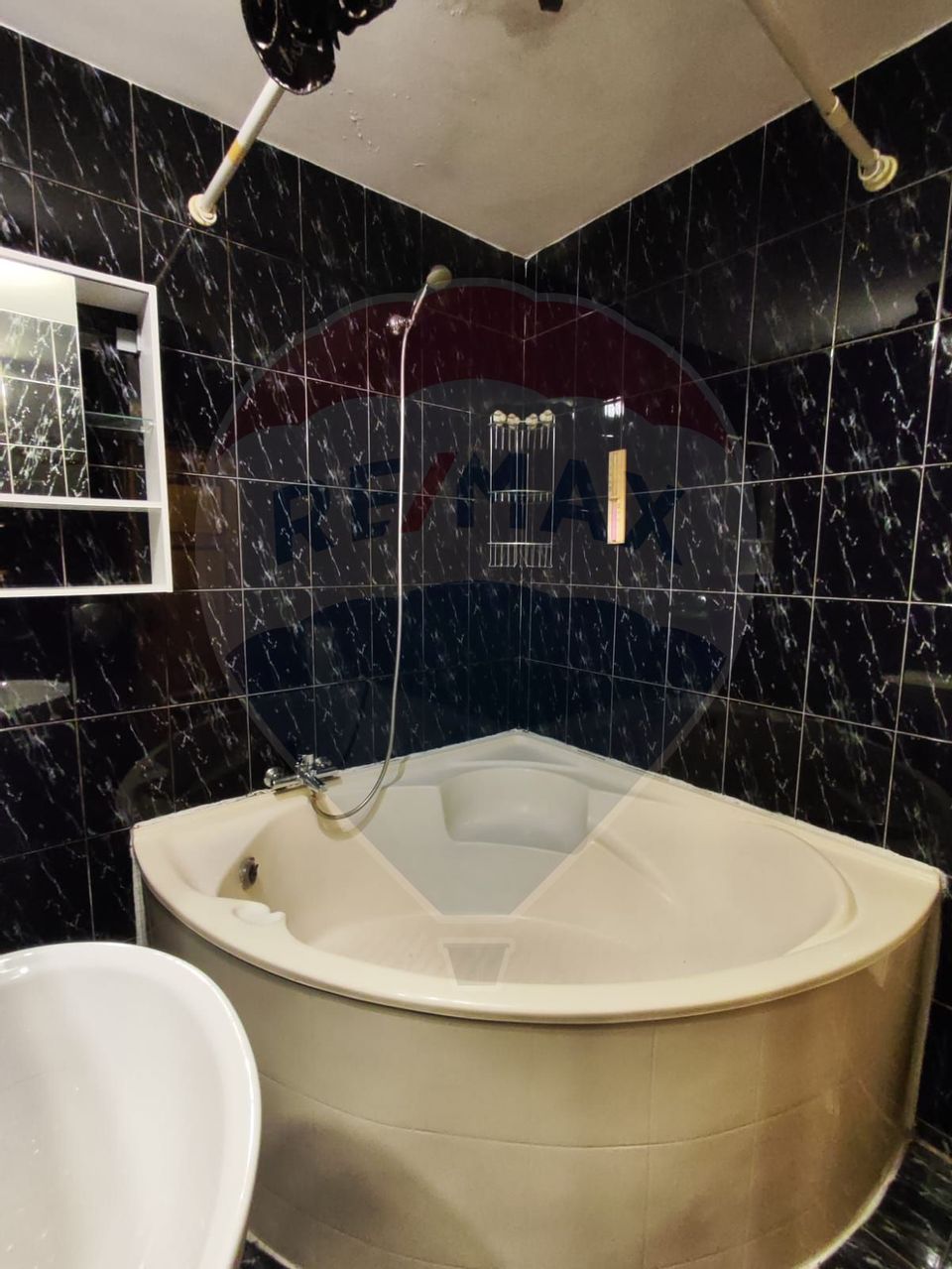 Vanzare apartament 4 camere în zona Rahova- Dumbrava Noua