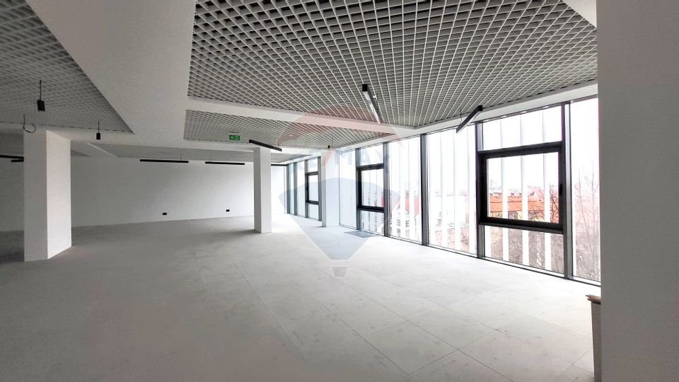 400sq.m Office Space for rent, Andrei Muresanu area